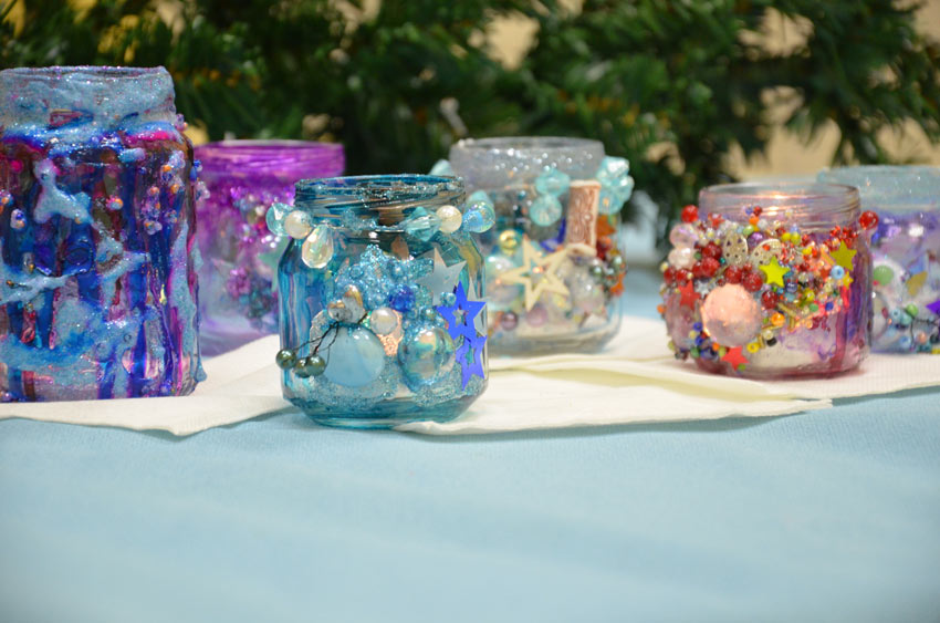 barattoli di vetro riciclati e decorati fai da te per le feste natalizie
