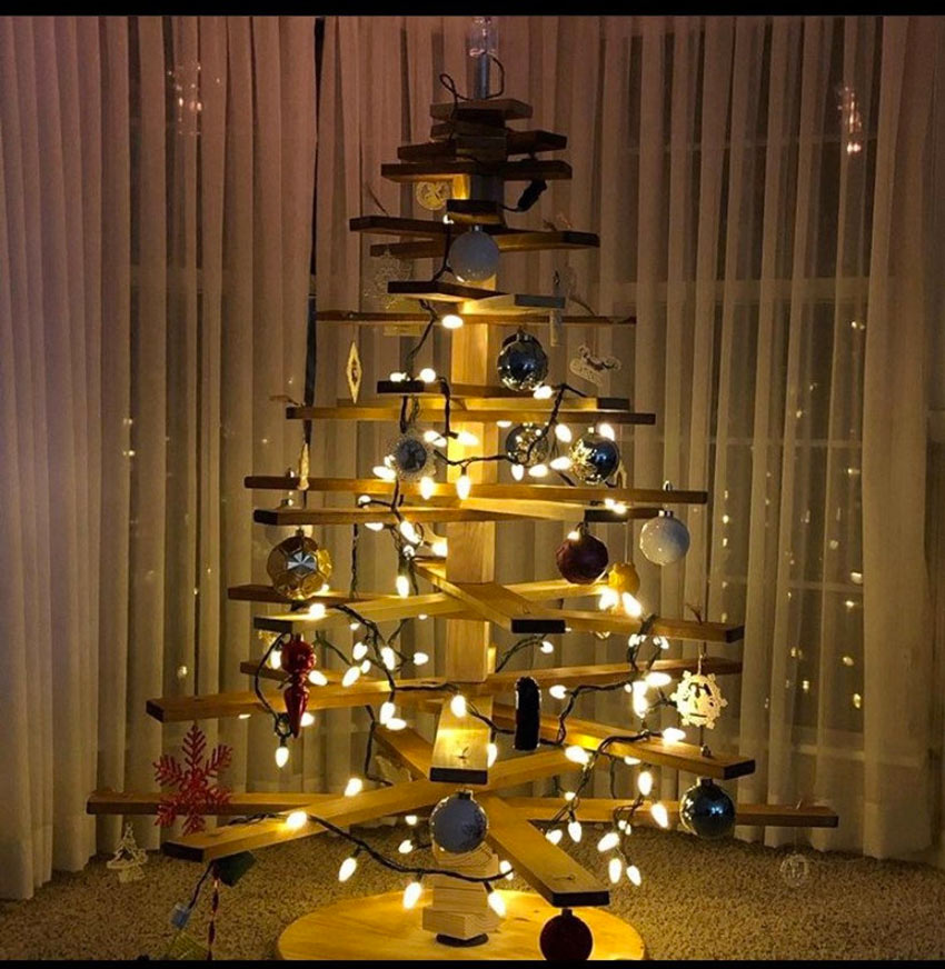 Albero di Natale con pallet di legno riciclati